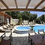 Πανδοχείο Angels Pool And 2*