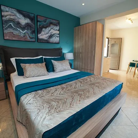 여관 Angels Pool And