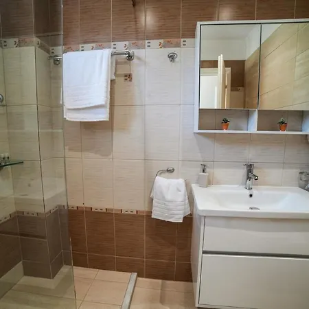 Angels Pool And 여관 2*