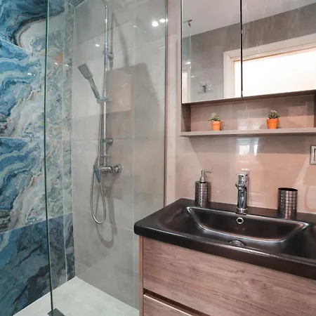 여관 Angels Pool And