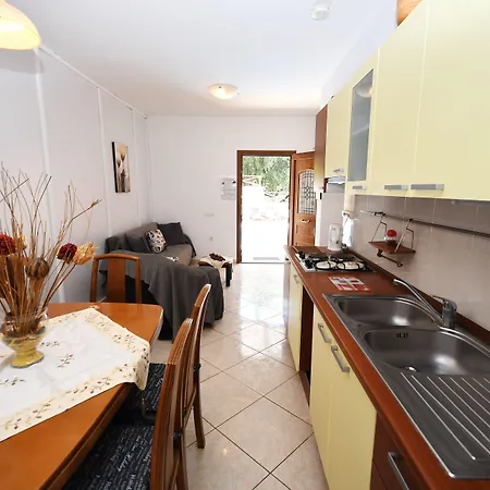 Angels Pool And 여관