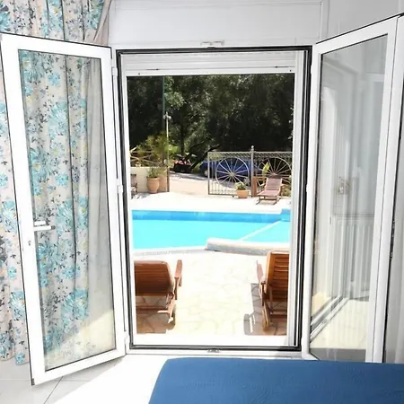 Angels Pool And 여관