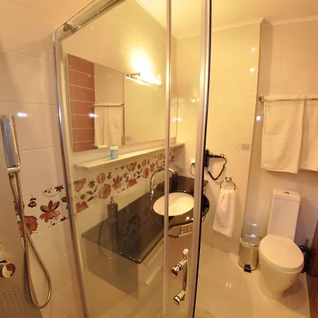 여관 Angels Pool And 팔레오카스트리차