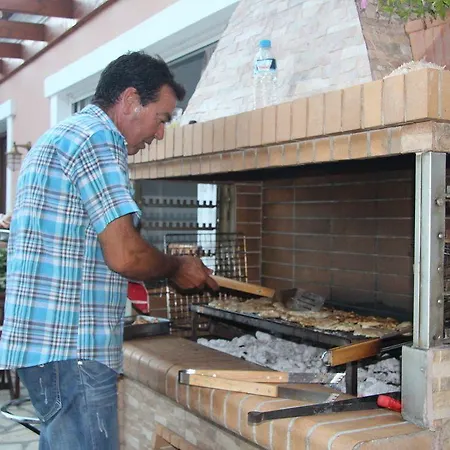 Angels Pool And 팔레오카스트리차