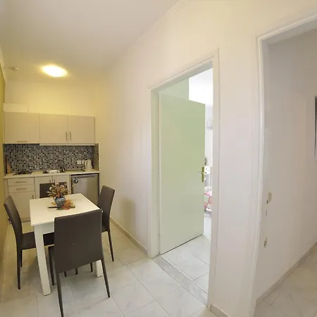 Angels Pool And 2* 팔레오카스트리차