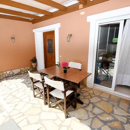 Angels Pool And 2* 팔레오카스트리차