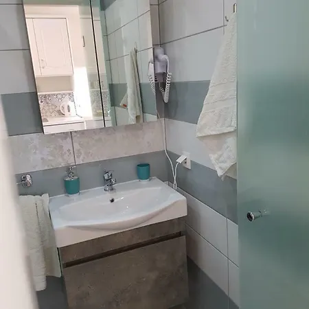 Angels Pool And אורחן 2*